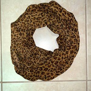 Women’s Cheetah Scarf